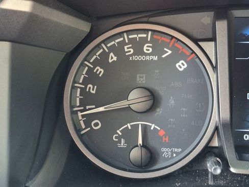 Used 2021 Toyota Tacoma TRD Sport AWD/4WD image 7