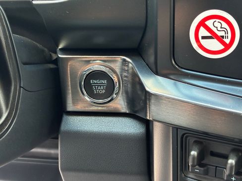 Used 2025 Ford F250 Lariat AWD/4WD image 19