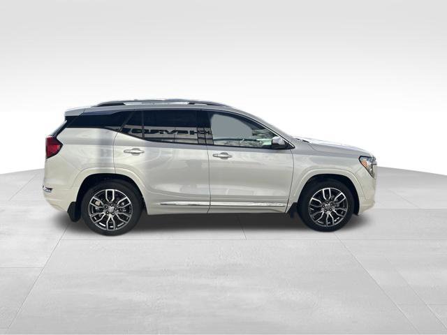Certified 2022 GMC Terrain Denali w/ Denali Premium Package AWD/4WD image 6