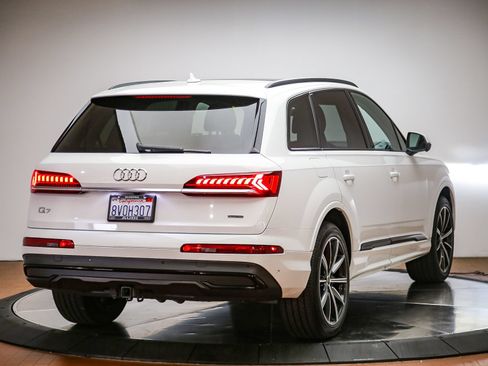 Used 2021 Audi Q7 3.0T Premium Plus w/ Premium Plus Package AWD/4WD image 5
