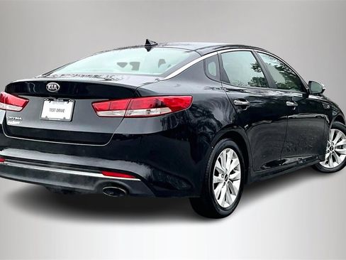 Used 2018 Kia Optima LX w/ 17" Alloy Wheels Package image 6