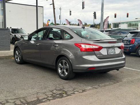 Used 2014 Ford Focus SE w/ SE Sport Package FWD image 7
