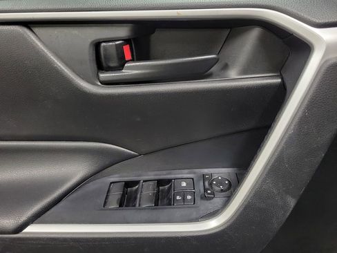 Used 2020 Toyota RAV4 LE image 19