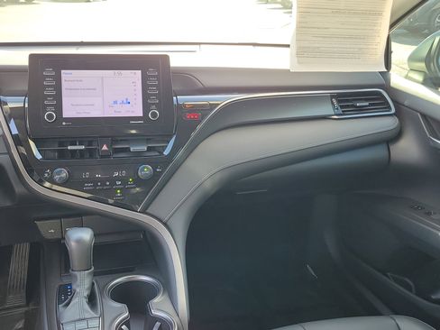 Used 2023 Toyota Camry SE image 18