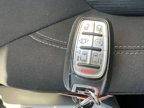 Used 2023 Chrysler Voyager LX image 49
