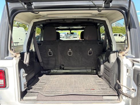Used 2023 Jeep Wrangler Unlimited Sahara AWD/4WD image 23