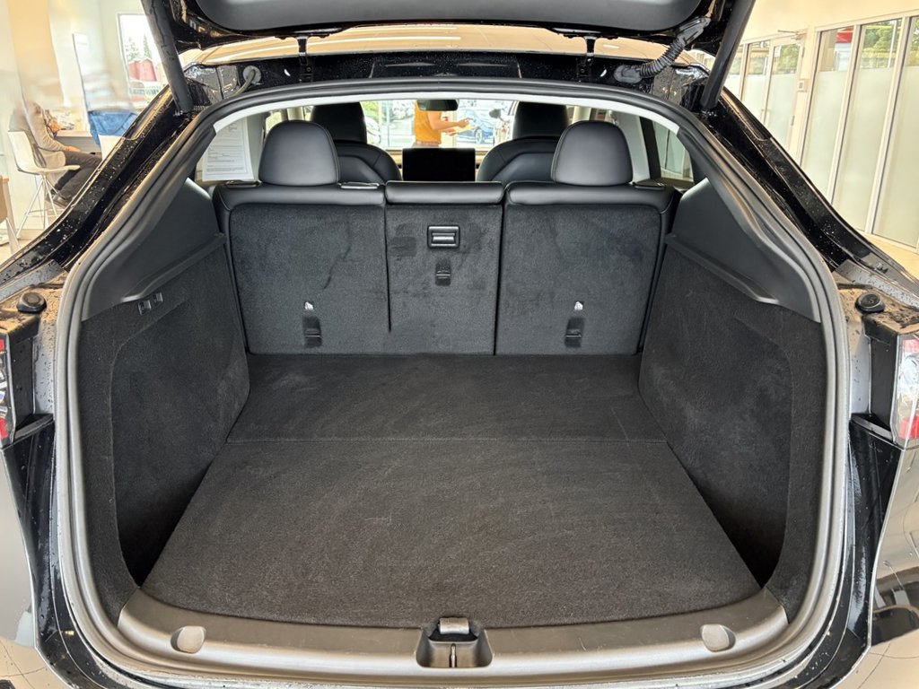 Used 2025 Tesla Model Y Long Range RWD image 26