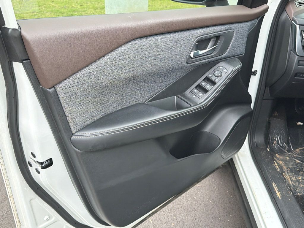 Used 2023 Nissan Rogue SV AWD/4WD image 10