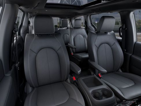 New 2026 Chrysler Pacifica Select FWD image 18