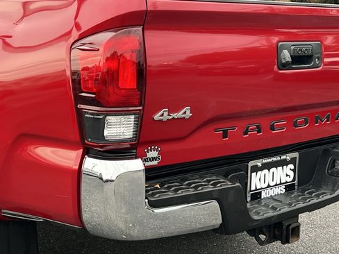Used 2022 Toyota Tacoma SR5 AWD/4WD image 29