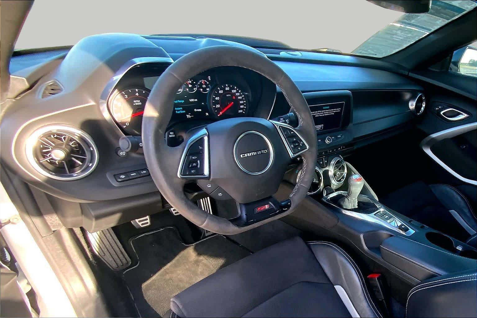 Used 2018 Chevrolet Camaro SS RWD image 15