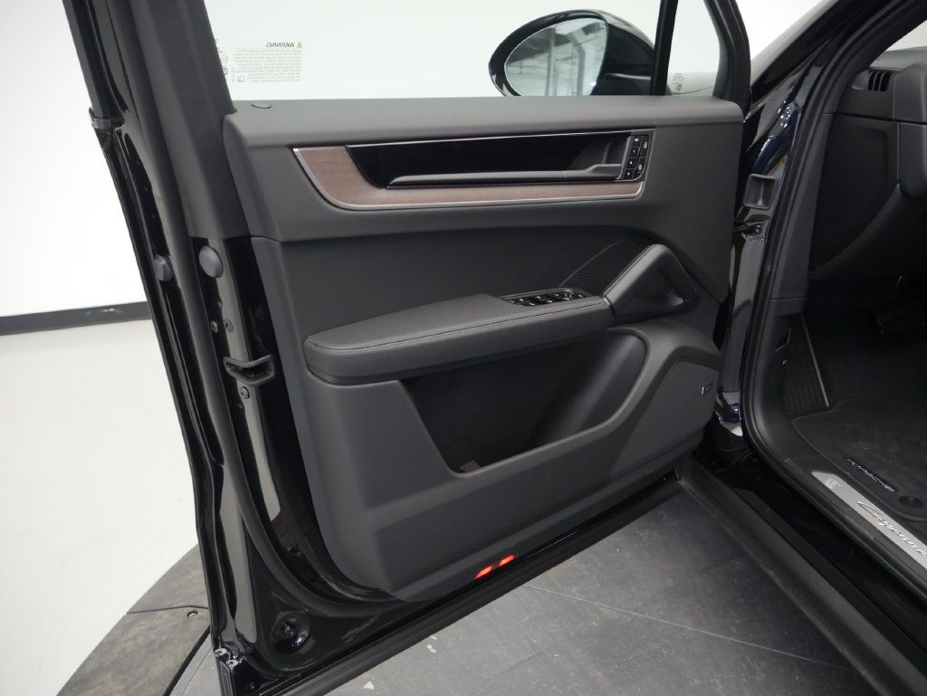 Certified 2026 Porsche Cayenne AWD/4WD image 17