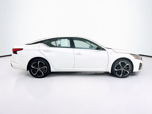 Used 2024 Nissan Altima 2.5 SR AWD/4WD image 10