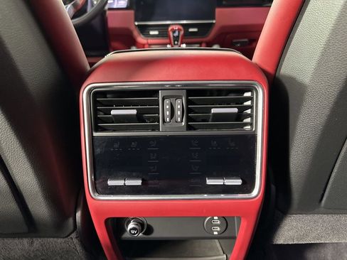Used 2021 Porsche Cayenne AWD/4WD image 21