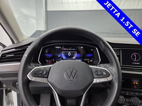 Used 2023 Volkswagen Jetta SE image 24