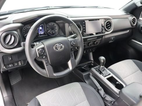 Used 2022 Toyota Tacoma TRD Off-Road AWD/4WD image 17