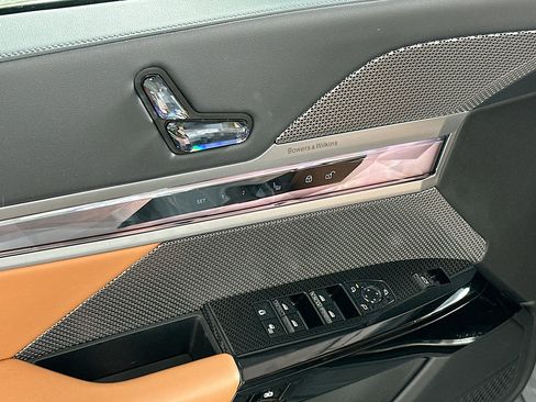 Used 2023 BMW 740i w/ Parking Assistance Package RWD image 18
