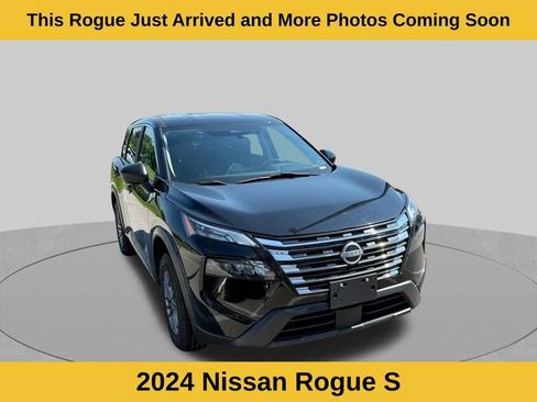 Used 2024 Nissan Rogue S AWD/4WD image 2