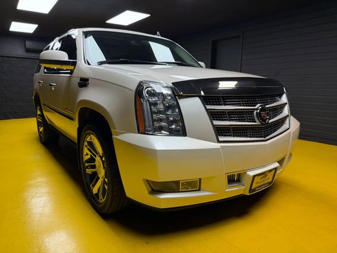 Used 2012 Cadillac Escalade Platinum image 3