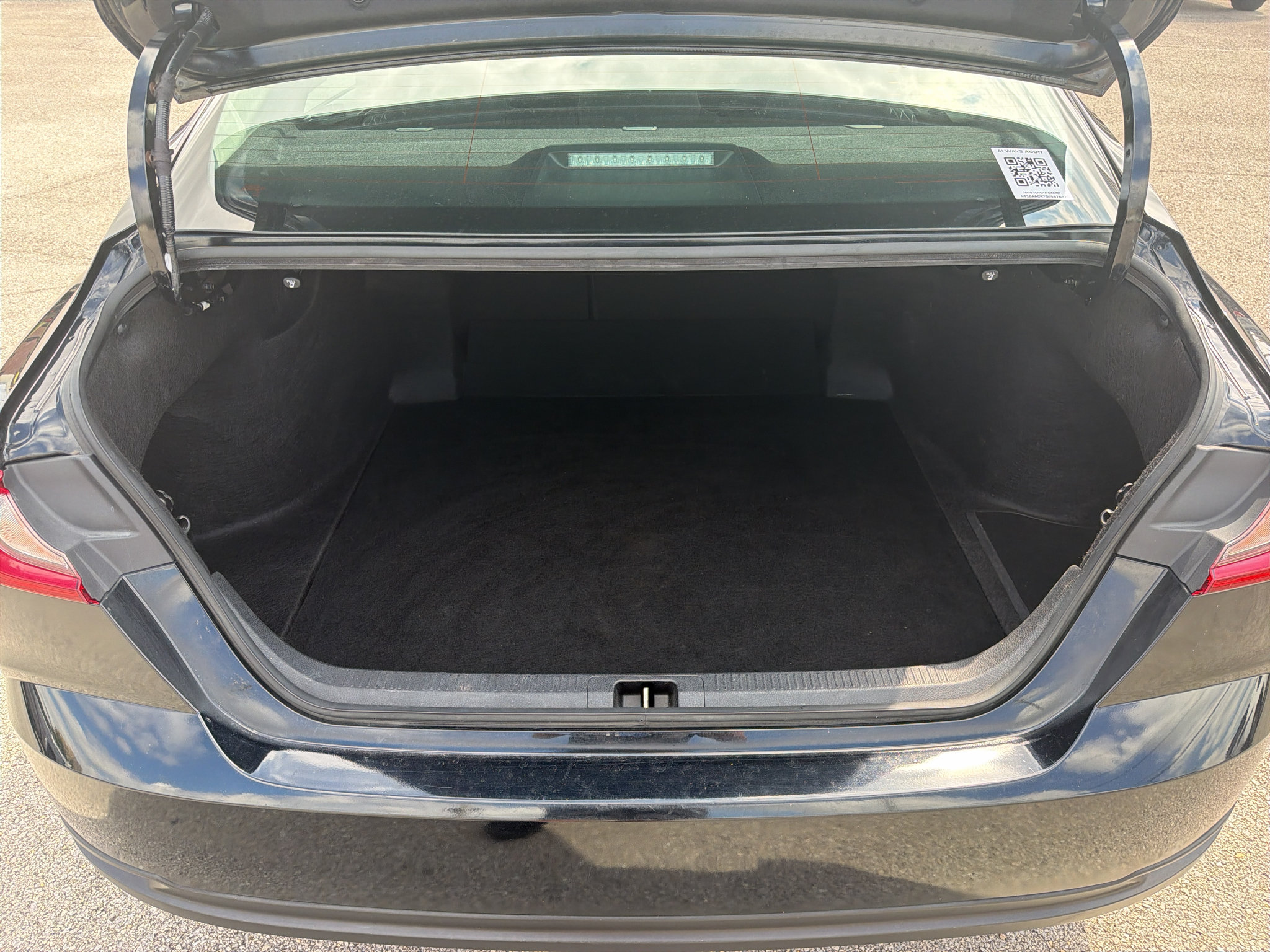 Used 2025 Toyota Camry LE FWD image 8
