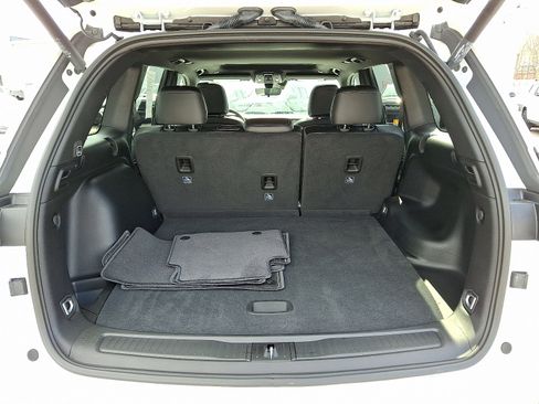 Certified 2025 Jeep Grand Cherokee Altitude image 28