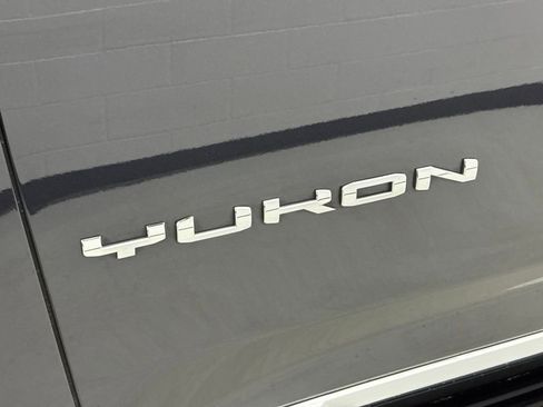 Used 2023 GMC Yukon SLT AWD/4WD image 10