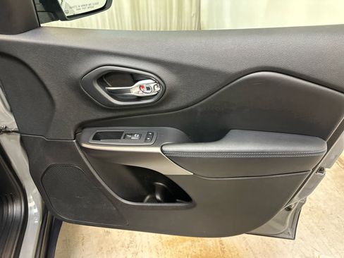 Used 2020 Jeep Cherokee Latitude Plus w/ Cold Weather Group image 27