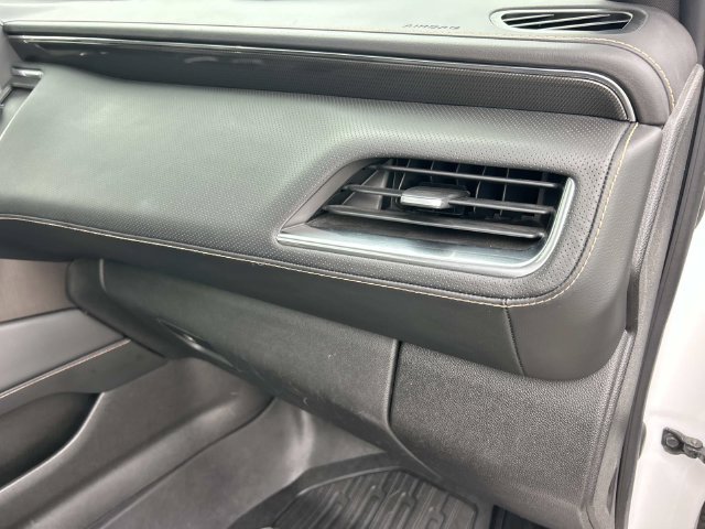 Used 2022 GMC Yukon XL AT4 w/ Technology Package AWD/4WD image 32