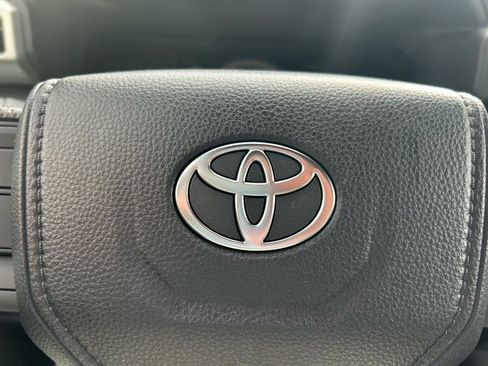 Used 2025 Toyota Tacoma SR5 AWD/4WD image 20