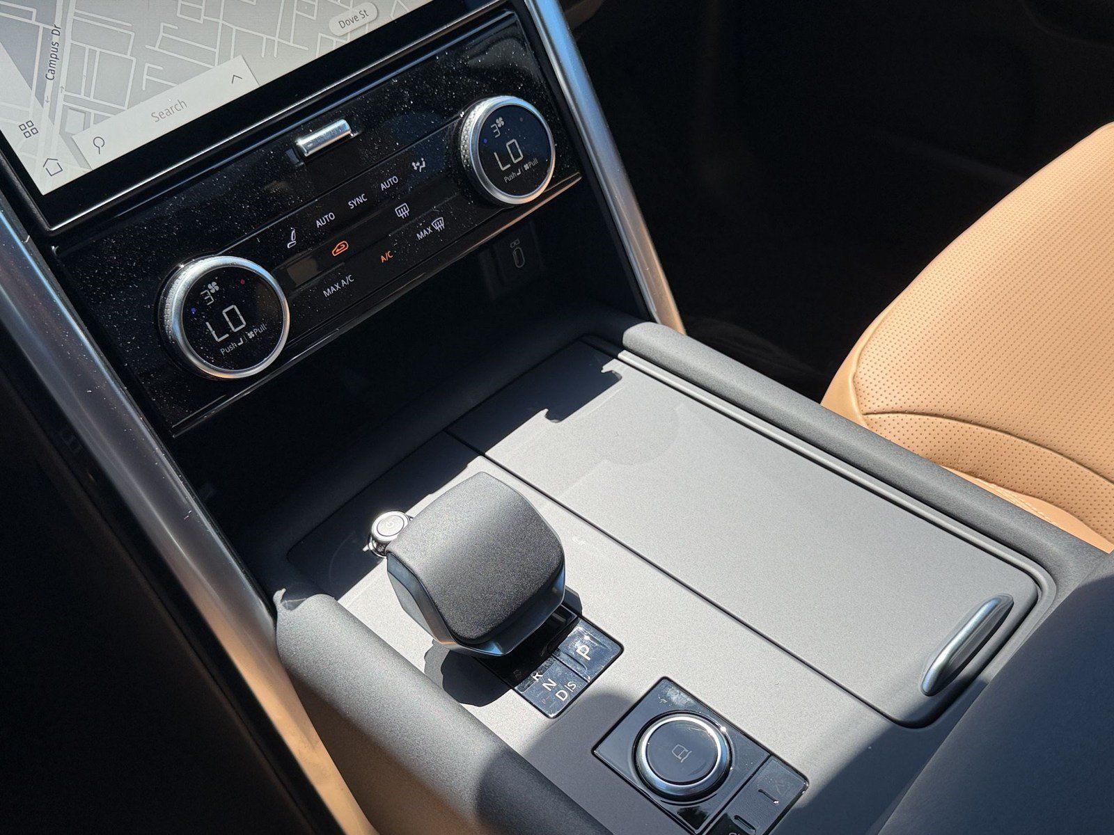 New 2026 Land Rover Discovery Limited Edition AWD/4WD image 17