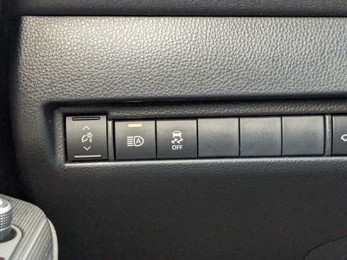 Used 2023 Toyota Venza XLE AWD/4WD image 25