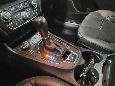 Used 2021 Jeep Cherokee Limited AWD/4WD image 26