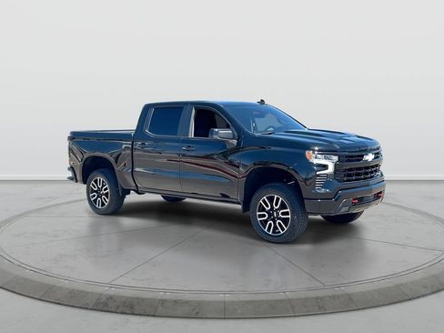 Used 2025 Chevrolet Silverado 1500 LT Trail Boss w/ Convenience Package II AWD/4WD image 2