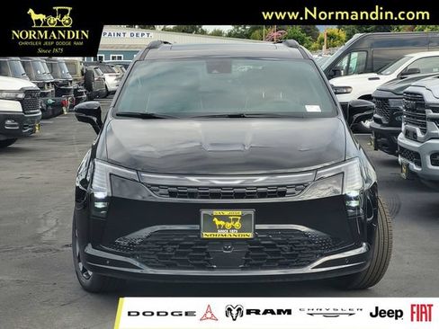 New 2027 Chrysler Pacifica Limited w/ Family Tech Group AWD/4WD image 2