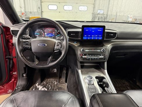 Used 2020 Ford Explorer XLT w/ Equipment Group 202A image 2