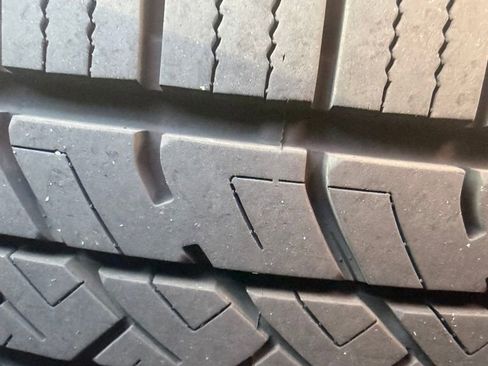 Used 2022 Volkswagen Taos SE w/ Panoramic Sunroof Package image 7