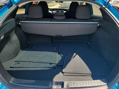 Used 2022 Toyota Prius LE image 9