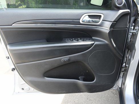 Used 2019 Jeep Grand Cherokee Limited w/ Luxury Group II image 13