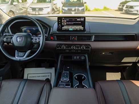 Used 2025 Honda Pilot Elite image 43
