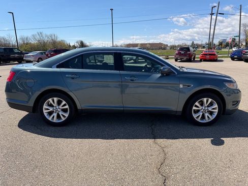 Used 2010 Ford Taurus SEL image 6
