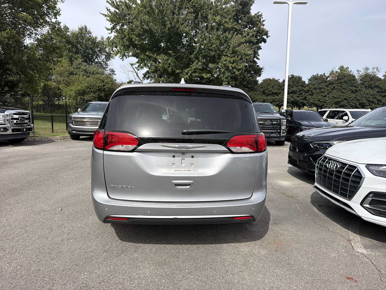 Used 2018 Chrysler Pacifica Touring-L Plus w/ Advanced Safetytec Group FWD image 9