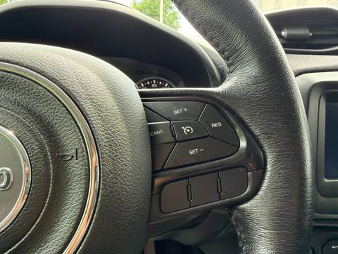 Used 2020 Jeep Renegade Altitude FWD image 9