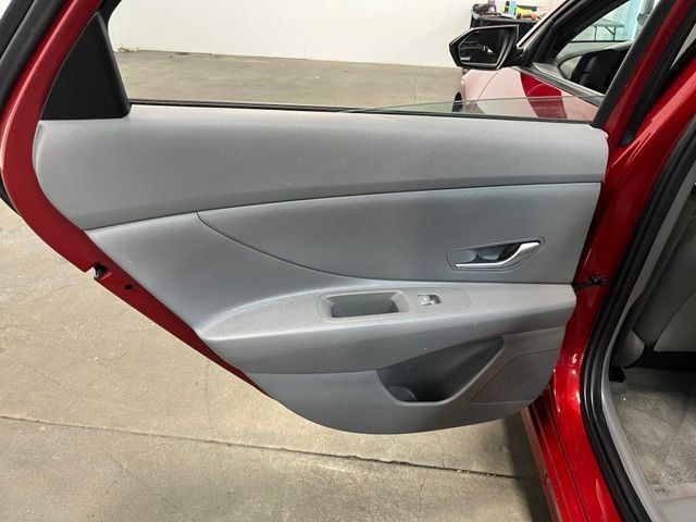 Used 2023 Hyundai Elantra SE FWD image 20