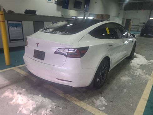 Used 2021 Tesla Model 3 Standard Range Plus image 7