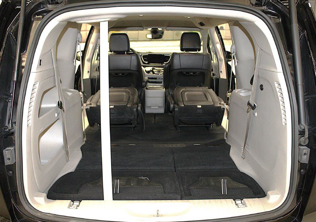 Certified 2024 Chrysler Pacifica Touring-L FWD image 39