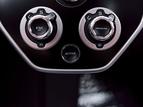 Used 2019 McLaren Senna RWD image 90