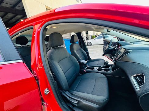 Used 2017 Chevrolet Cruze LT w/ Convenience Package FWD image 23