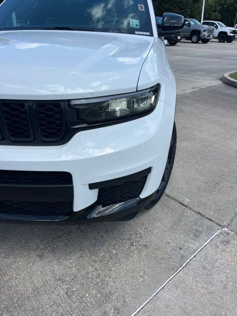 Used 2023 Jeep Grand Cherokee L Laredo RWD image 11
