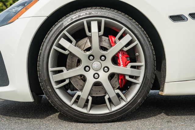 Used 2018 Maserati GranTurismo Sport RWD image 21