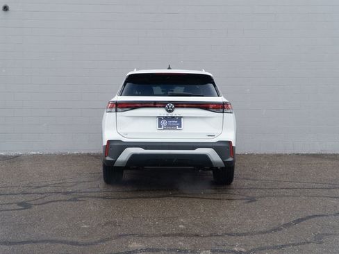 Used 2025 Volkswagen Tiguan SE w/ Panoramic Sunroof Package image 6